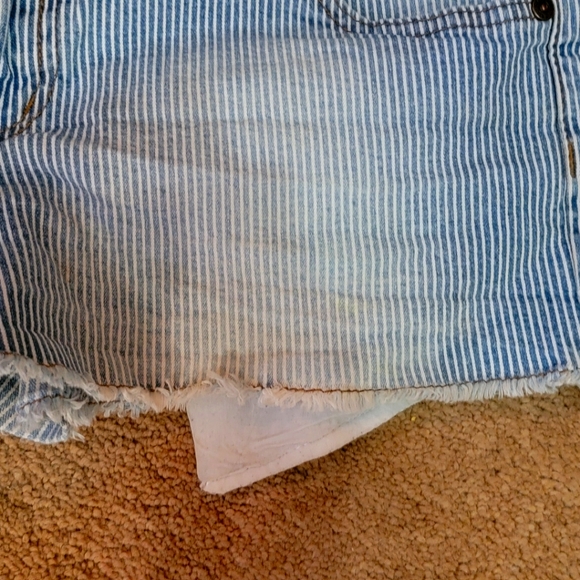 Celebrity Pink Shorts Pin Stripes Exposed Pockets sz 11 - Picture 3 of 5